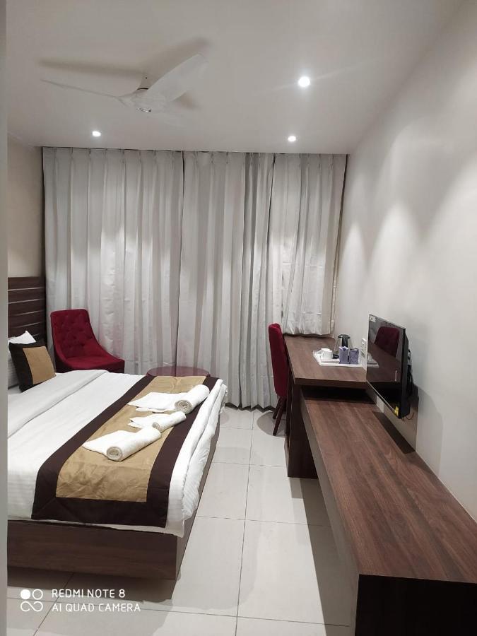 Rajlaxmi Hotel - Free Airport Pickup And Drop Jaipur Exterior photo